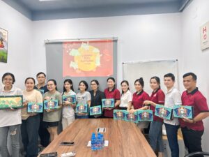 Tặng quà cho nhân viên tại LGP