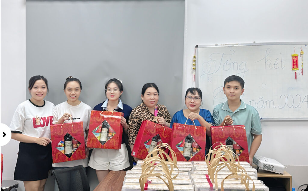 LGP – Tặng Quà Tết Tri Ân Khách Hàng Và Nhân Viên