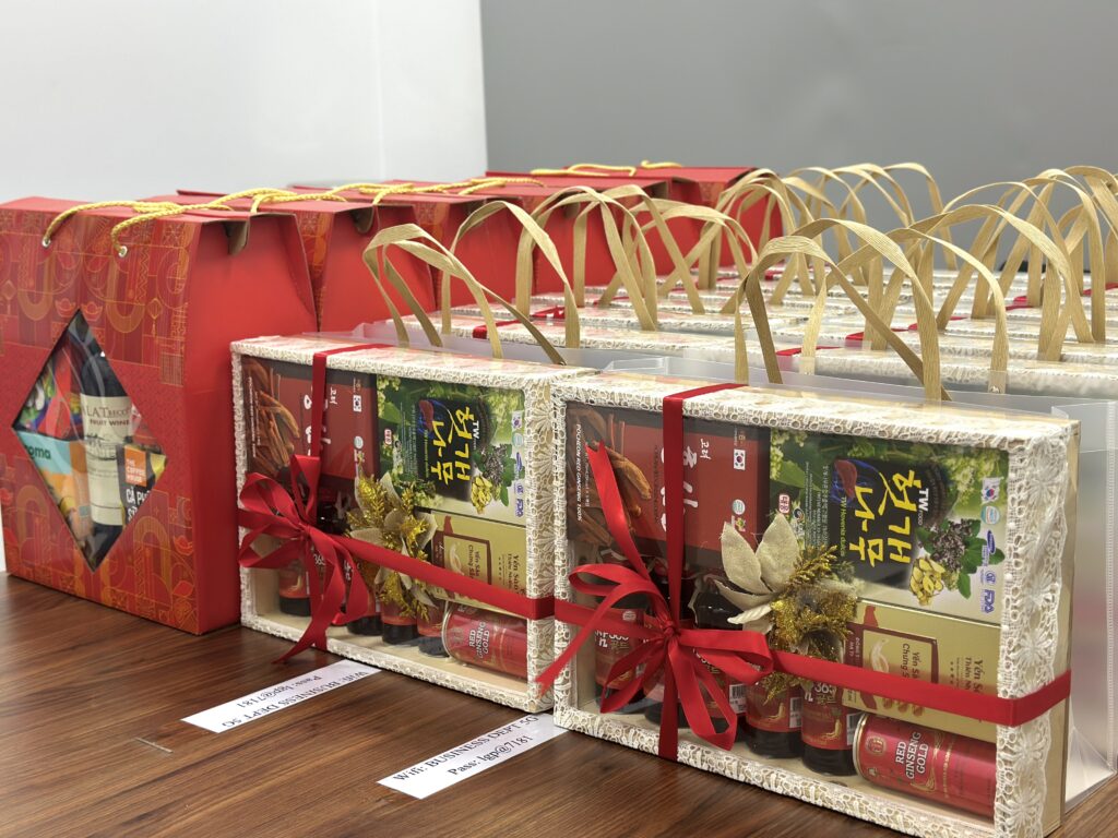 LGP – Tặng Quà Tết Tri Ân Khách Hàng Và Nhân Viên