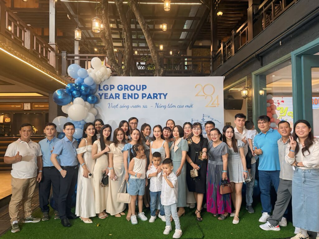 Toàn thể công ty tham dự tiệc tất niên 2024