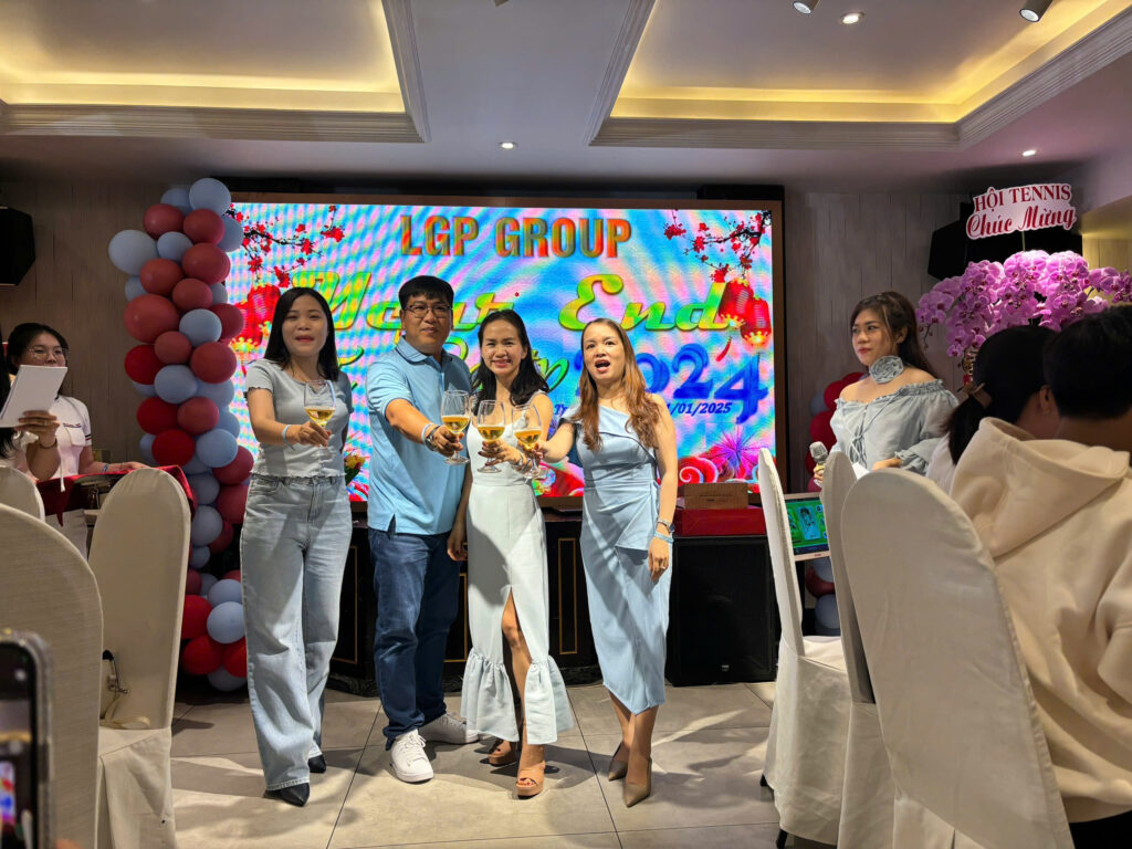 Ban lãnh đạo chúc mừng năm mới