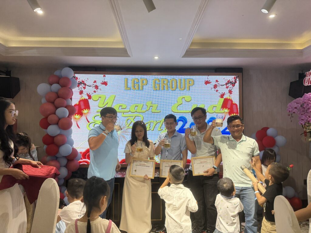 Nhân viên hoàn thành tốt công việc của năm